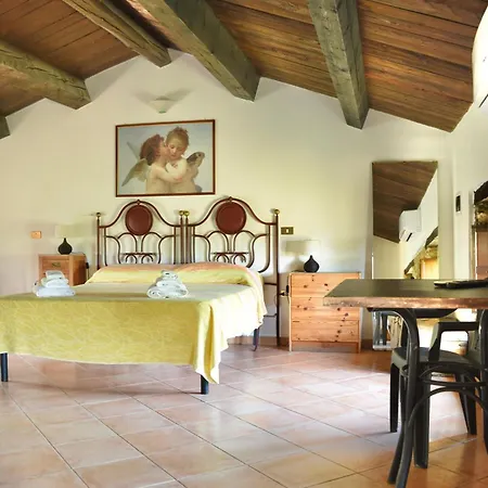 Κατάλυμα σε φάρμα Azienda Agrituristica Biologica Il Querceto Αγία Σεβερίνα