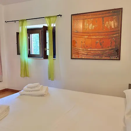 Azienda Agrituristica Biologica Il Querceto Farma *
