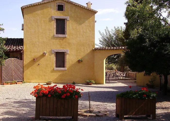 Azienda Agrituristica Biologica Il Querceto בית חווה *