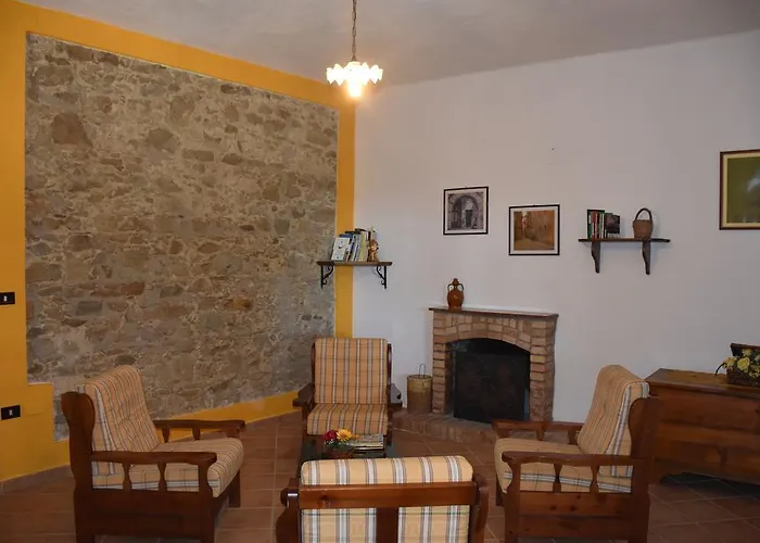 Azienda Agrituristica Biologica Il Querceto בית חווה *